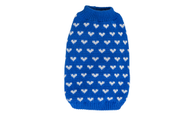 Hund trägt einen gemütlichen blauen Pullover mit weißen Herzmustern, leicht und bequem für Haustiere zum Tragen.