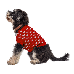 Hund trägt einen gemütlichen roten Pullover mit weißen Herzmustern, perfekt für Wärme und Stil in kälteren Jahreszeiten.